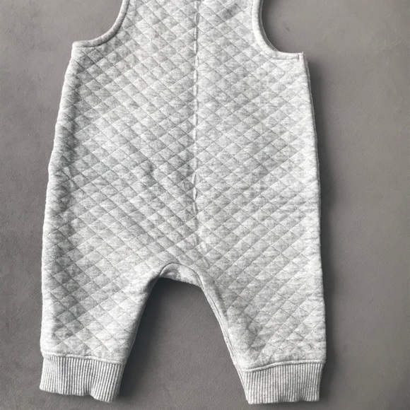 BabyGap quilted sleeveless one piece 0-3 months. - Picture 3 of 5